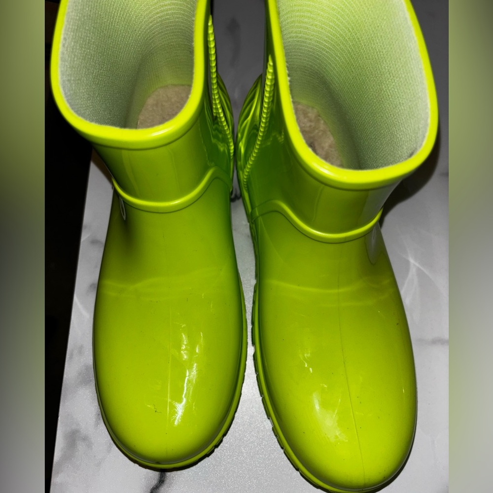 UGG Drizlita Rainboots 💚